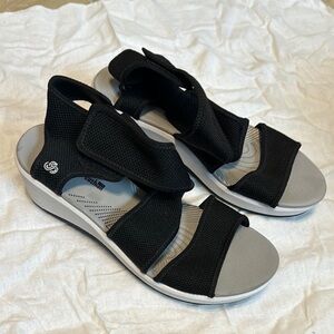 Cloudsteppers by Clarks Black Sandals with Adjustable Straps and Cushioned Sole
